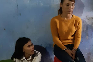 Cắt tóc thư giãn kiêm phục vụ “hàng đá”