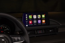 Mazda bắt đầu tích hợp Apple CarPlay và Android Auto vào xe đời cũ