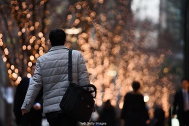 Độc đáo cách công ty Nhật đuổi nhân viên làm thêm giờ về nhà