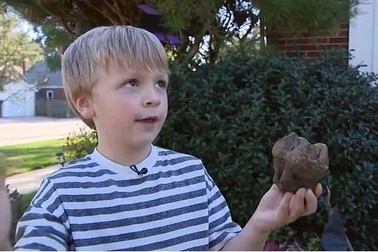 Đi chơi, bé 6 tuổi khai quật hóa thạch "quái thú" kỷ băng hà