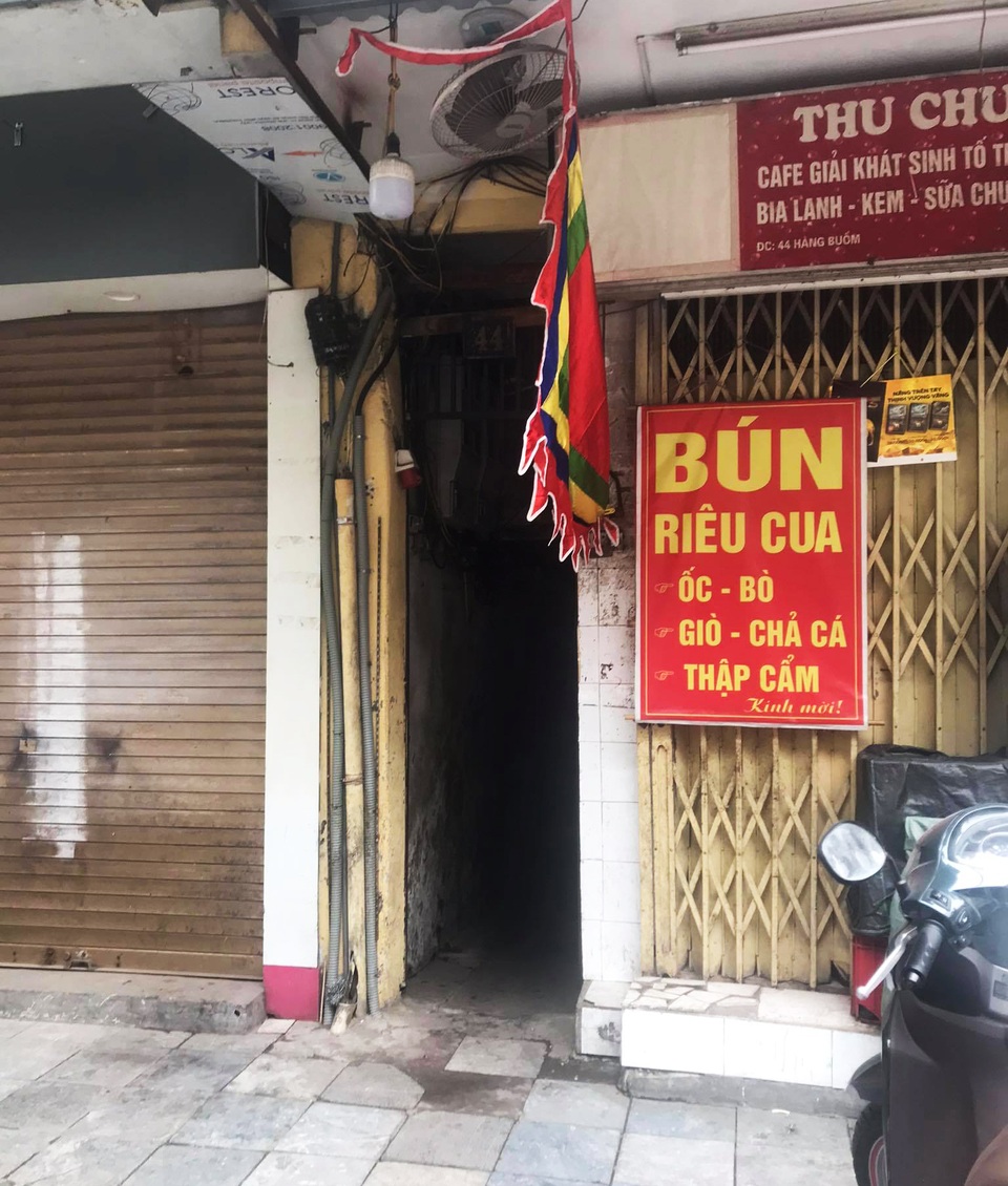 Chuyện người đàn ông phố cổ mất vợ vì... luôn phải quỳ khi ở trong nhà - 6 Chuyện người đàn ông phố cổ mất vợ vì... luôn phải quỳ khi ở trong nhà - 6