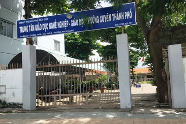 Tạm đình chỉ học tập 4 nữ sinh lớp 10 đánh, xé áo bạn tại lớp học