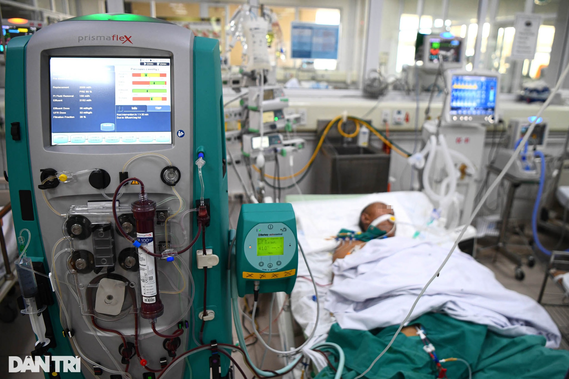 Một ngày trong khu điều trị bệnh nhân Covid-19 triệu chứng nặng ở Hà Nội - 13 Một ngày trong khu điều trị bệnh nhân Covid-19 triệu chứng nặng ở Hà Nội - 13