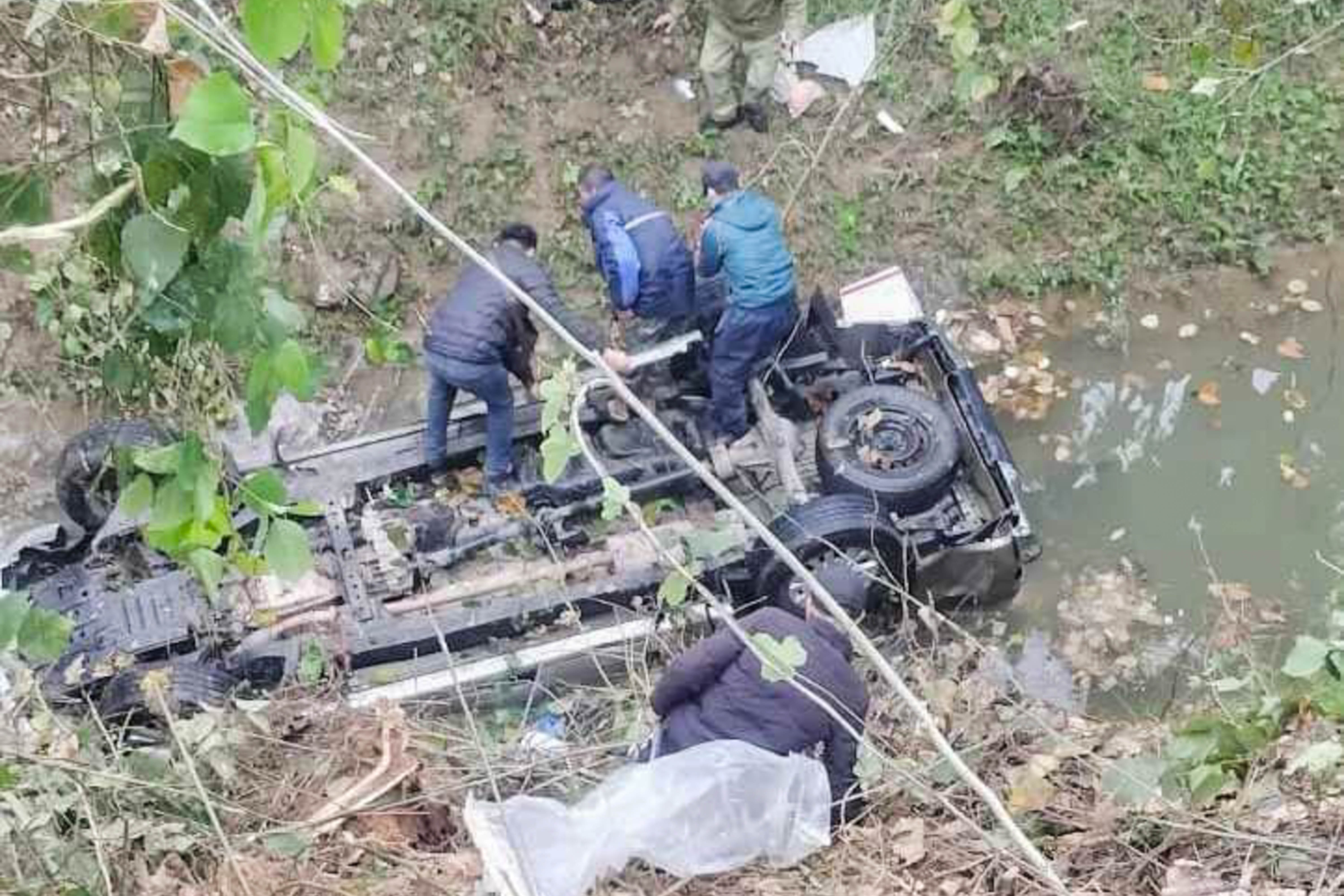 Ô tô lao xuống vực ở Lạng Sơn, 2 người tử vong - 1