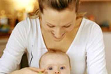 Những sai lầm cần tránh khi cho trẻ ăn dặm