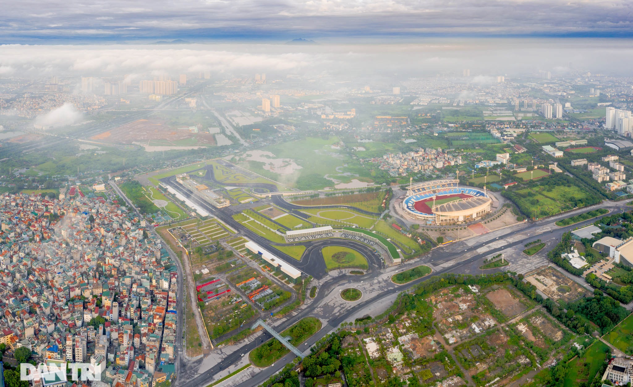 Vẻ đẹp của một Hà Nội hiện đại, sôi động nhìn từ trong mây - 9 Vẻ đẹp của một Hà Nội hiện đại, sôi động nhìn từ trong mây - 9