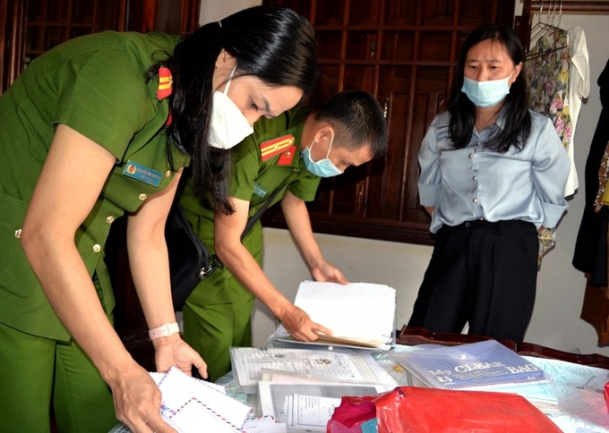 Ảnh Công an tỉnh Gia Lai kiểm tra hồ sơ