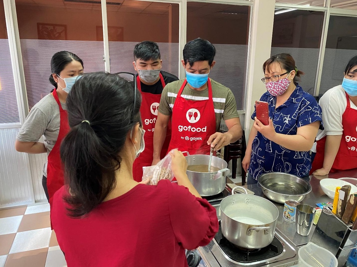 Tài xế nam đi học nấu ăn, mộng lên đời sau những cuốc xe - 1 Tài xế nam đi học nấu ăn, mộng lên đời sau những cuốc xe - 1