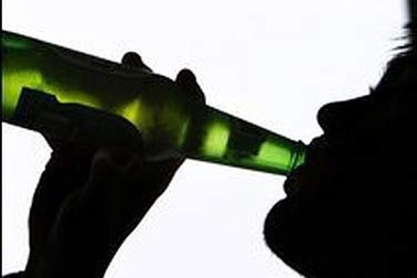 Nhậu về, cha bất cẩn làm con rơi xuống nền nhà tử vong?