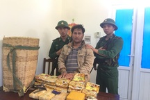 Bắt đối tượng người Lào gùi 10kg ma túy đá và 20.000 viên ma túy qua biên giới
