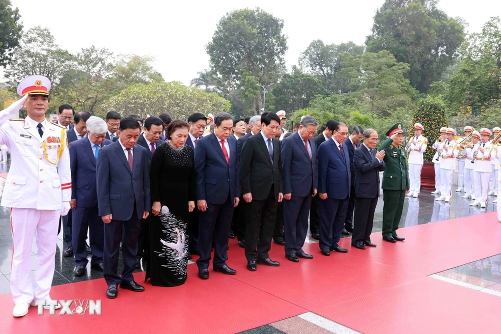 Lãnh đạo Đảng, Nhà nước vào Lăng viếng Bác nhân dịp Tết Nguyên đán Ất Tỵ 2025 - 6