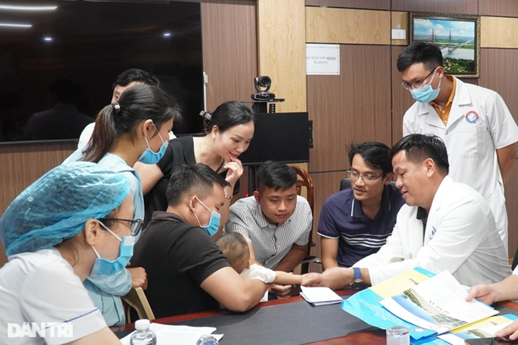 Hàng trăm trẻ em khuyết tật được khám sàng lọc và phẫu thuật miễn phí - 4 Hàng trăm trẻ em khuyết tật được khám sàng lọc và phẫu thuật miễn phí - 4