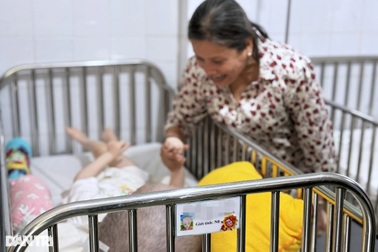 Bên trong nơi săn sóc đặc biệt trẻ phình to đầu, thoát vị não ở TPHCM