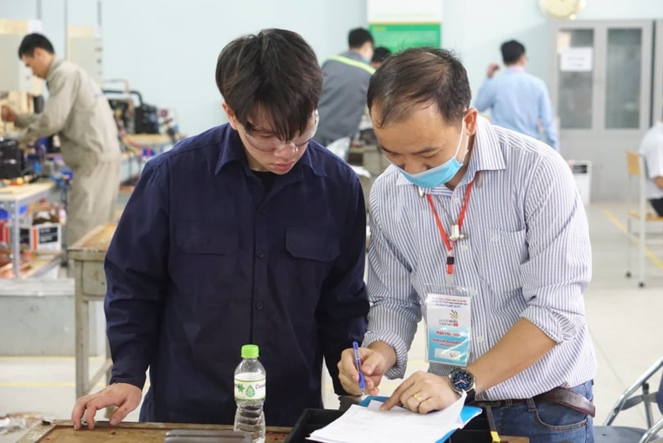 Kỳ thi kỹ năng nghề Quốc gia: Thợ nghề trẻ quyết liệt so tài - 12 Kỳ thi kỹ năng nghề Quốc gia: Thợ nghề trẻ quyết liệt so tài - 12