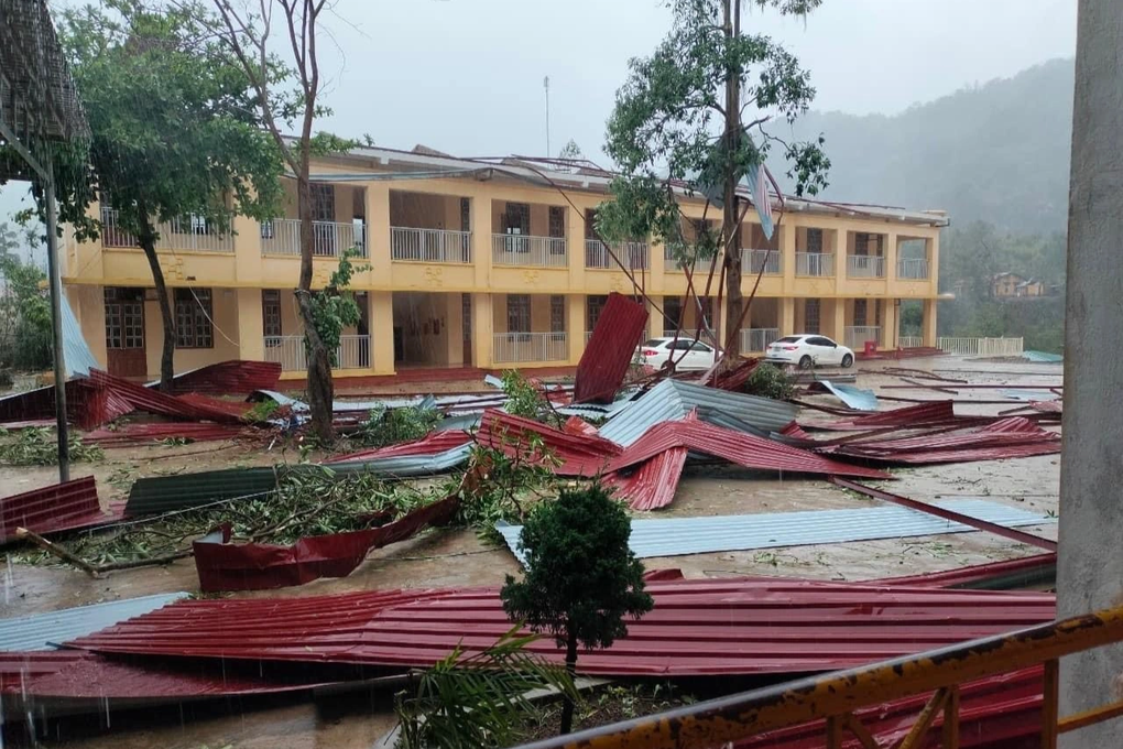 Mưa đá kèm giông lốc tàn phá trường học và nhà dân ở Sơn La - 1 Mưa đá kèm giông lốc tàn phá trường học và nhà dân ở Sơn La - 1