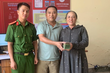 Anh nông dân nhặt được bọc tiền lớn trên đường đi khám bệnh về