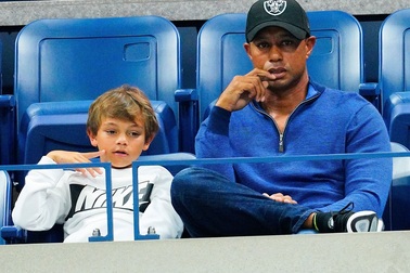 Tiger Woods đối đầu con trai 11 tuổi ở giải PNC Championship 2020