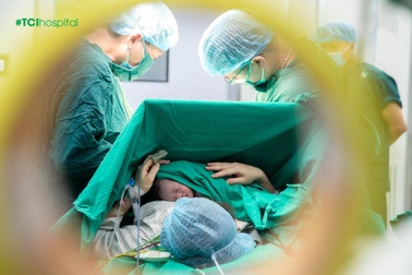Đón bé thành công và bảo tồn tử cung cho sản phụ có khối u xơ lớn