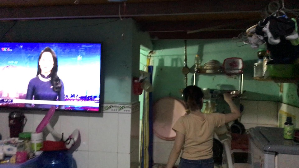 TPHCM: Liên tục bị giảm lương, công nhân hết tiền gửi về quê nuôi con - 6 TPHCM: Liên tục bị giảm lương, công nhân hết tiền gửi về quê nuôi con - 6