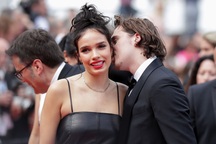 Tình trường ấn tượng của cậu cả nhà Beckham