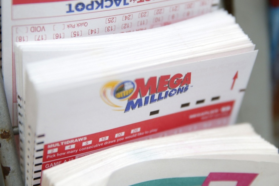 Nhầm lẫn khi mua vé số, kiếm luôn 2 triệu USD - 1 Nhầm lẫn khi mua vé số, kiếm luôn 2 triệu USD - 1