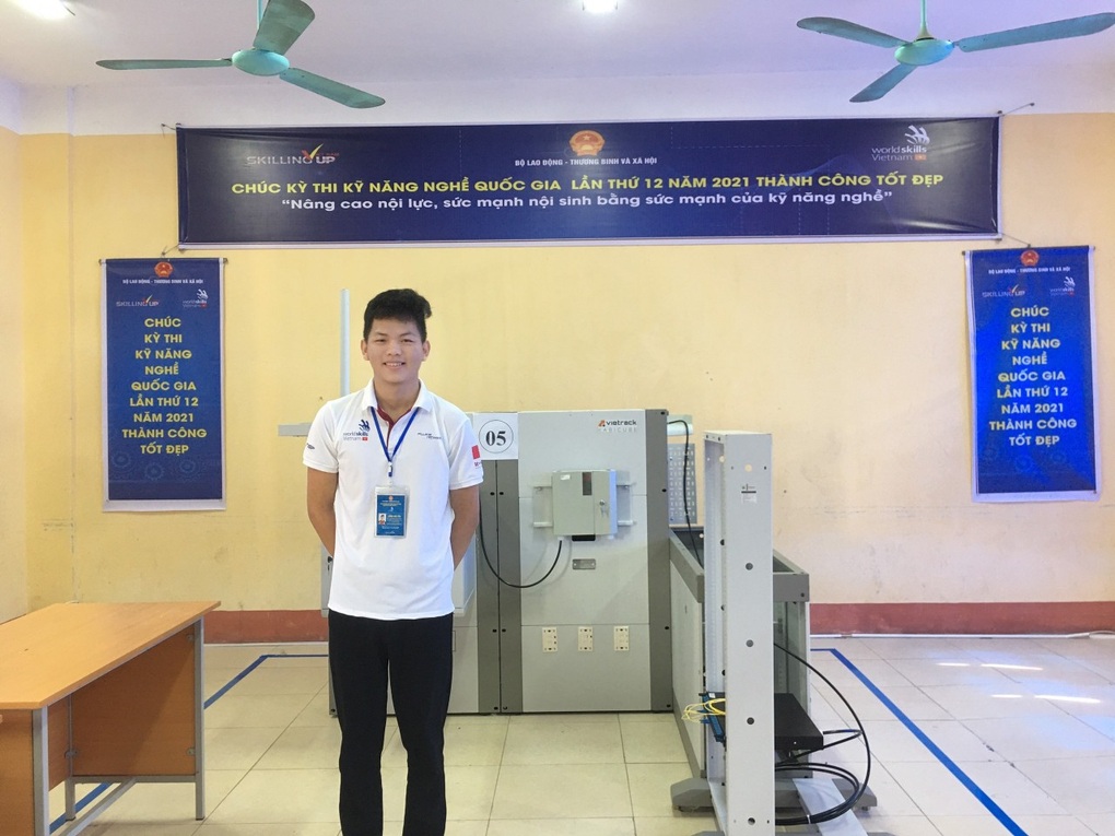 Bỏ đại học về học nghề, nam sinh Sán Dìu giành giải Bạc Quốc gia - 3 Bỏ đại học về học nghề, nam sinh Sán Dìu giành giải Bạc Quốc gia - 3