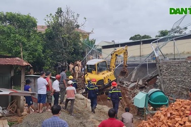 Sập bờ kè khiến 1 người tử vong