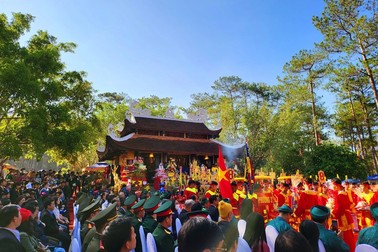 Lễ dâng hương tưởng nhớ vua Hùng tại đền thờ Âu Lạc, tỉnh Lâm Đồng