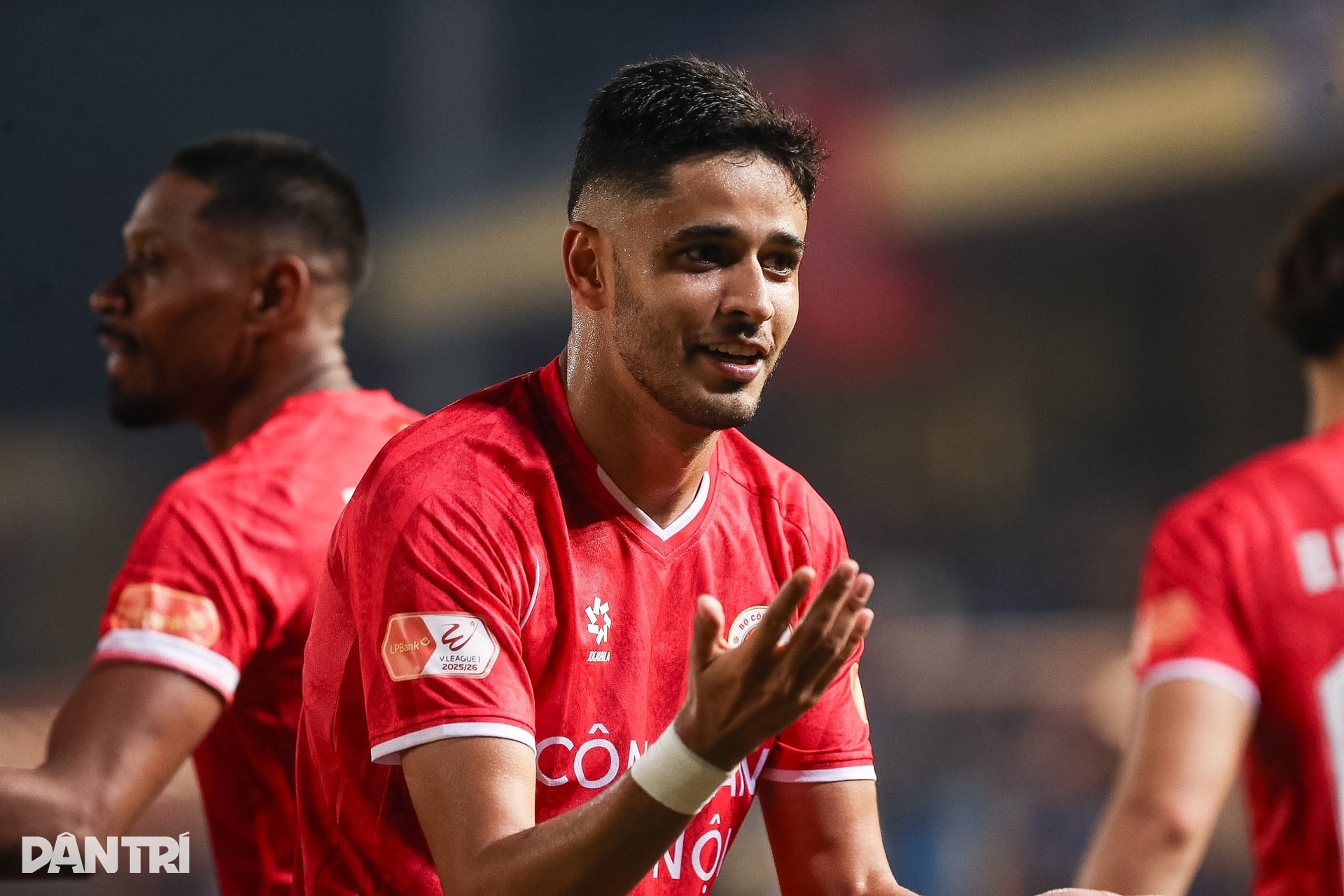 Khoảnh khắc nâng cúp vô địch V-League của CLB Công An Hà Nội - 3