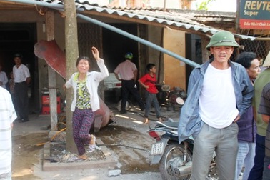 Nổ bình hơi, 2 anh em thương vong   
