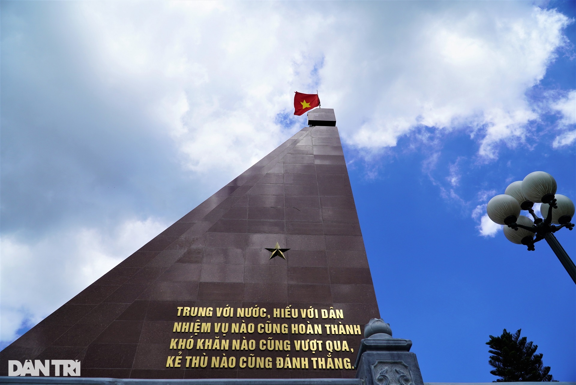 Nghĩa trang hình cánh cung - nơi yên nghỉ của liệt sỹ làm nhiệm vụ quốc tế - 4 Nghĩa trang hình cánh cung - nơi yên nghỉ của liệt sỹ làm nhiệm vụ quốc tế - 4