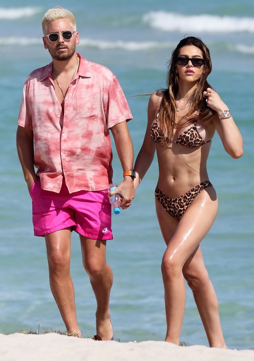 Bạn gái kém 18 tuổi của tay chơi Scott Disick khoe dáng bốc lửa - 6 Bạn gái kém 18 tuổi của tay chơi Scott Disick khoe dáng bốc lửa - 6