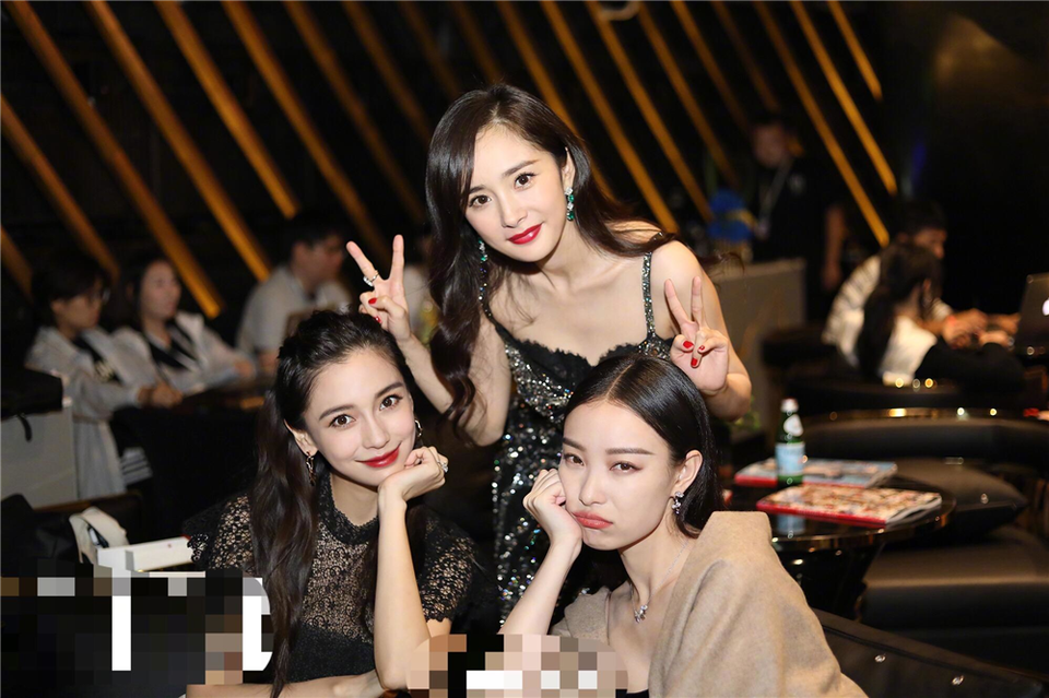 Dương Mịch thân thiết với Angelababy, tránh mặt Đường Yên - 7 Dương Mịch thân thiết với Angelababy, tránh mặt Đường Yên - 7