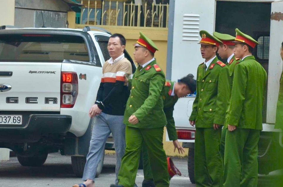 Mẹ nữ sinh giao gà cùng đồng phạm hầu tòa - 5