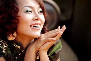 Ca sỹ Thái Thùy Linh làm cô giáo