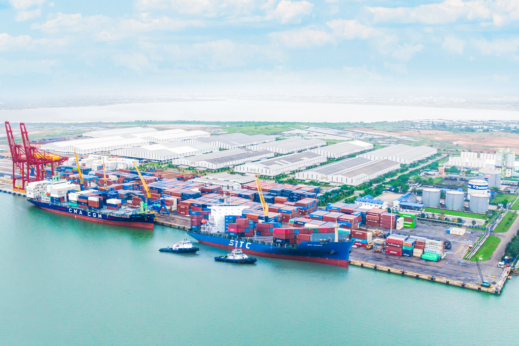 Tỷ phú Trần Bá Dương: Quảng Nam phát triển logistics rất khả thi - 3 Tỷ phú Trần Bá Dương: Quảng Nam phát triển logistics rất khả thi - 3