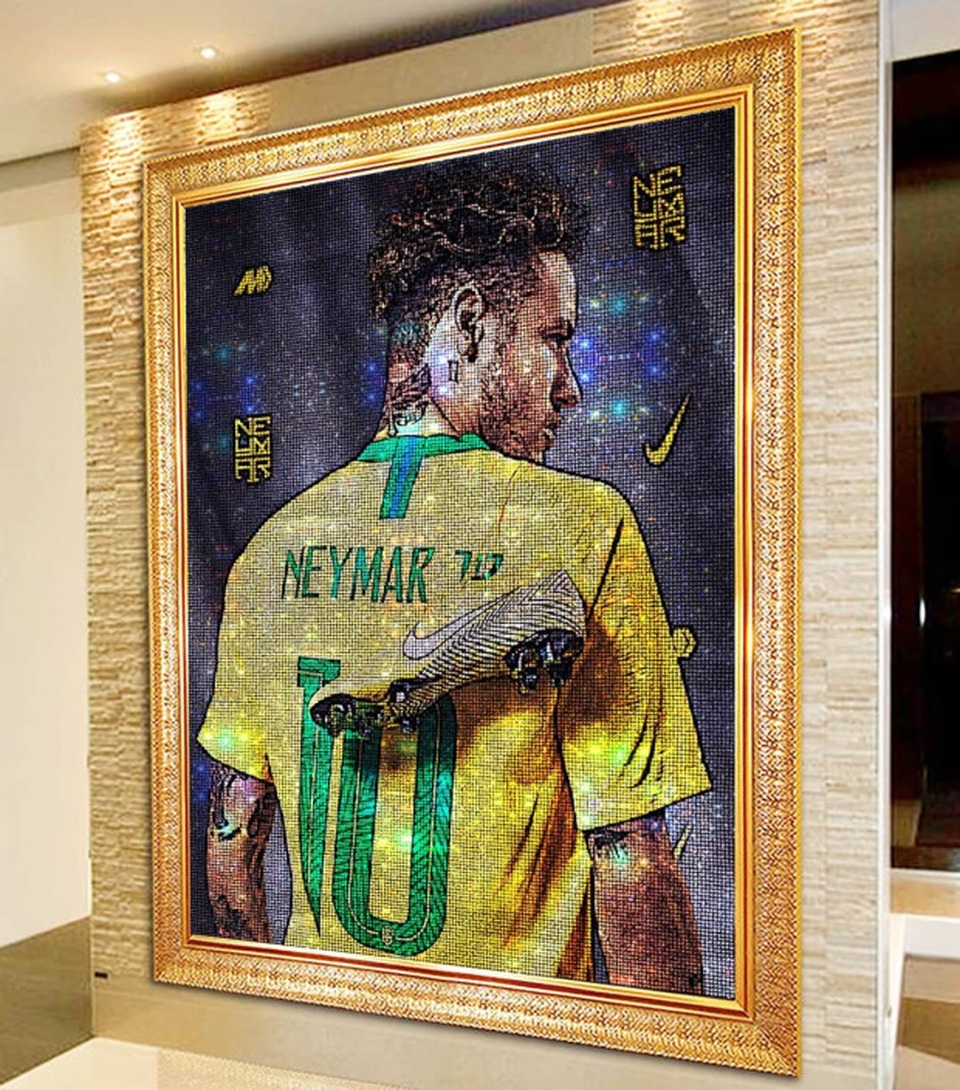 Không chịu “kém” Messi, C.Ronaldo chi cả triệu USD mua bức tranh - 5 Không chịu “kém” Messi, C.Ronaldo chi cả triệu USD mua bức tranh - 5
