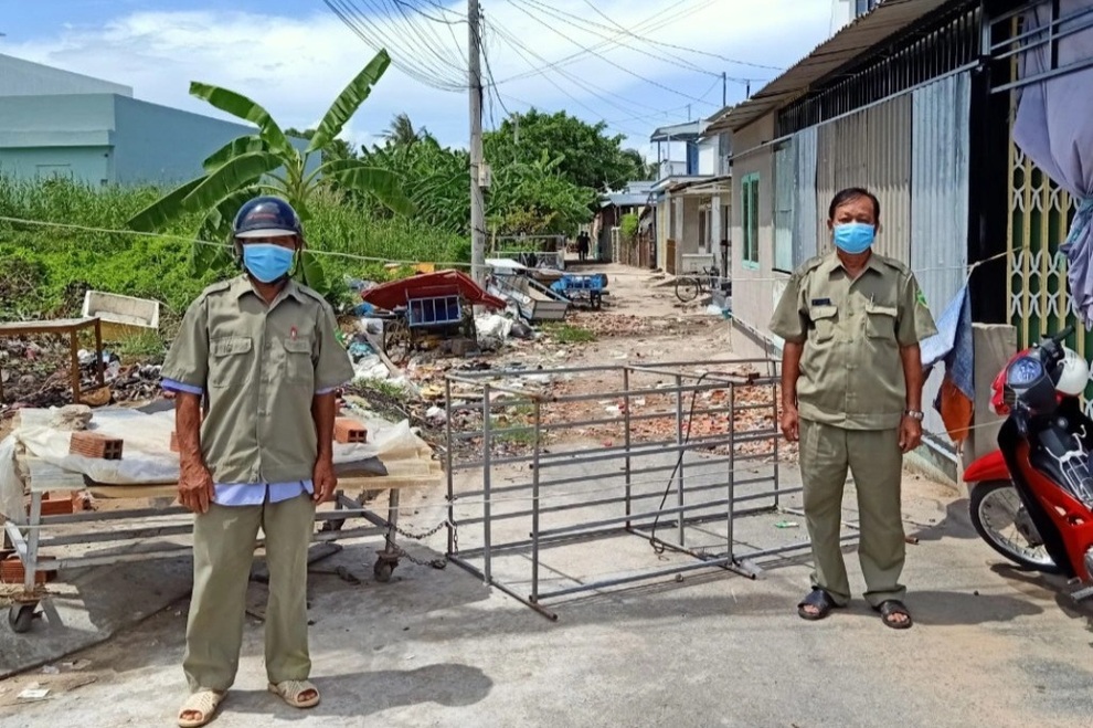 Mẹ và em trai 2 bệnh nhân mắc Covid-19 dương tính với SARS-CoV-2 - 1 Mẹ và em trai 2 bệnh nhân mắc Covid-19 dương tính với SARS-CoV-2 - 1