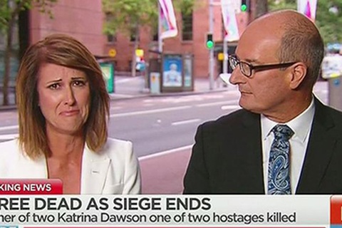 Nữ MC bật khóc khi đưa tin về vụ bắt cóc con tin tại Sydney