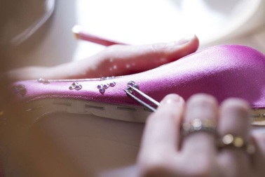 “Ông hoàng giày đế đỏ” nghìn đô Louboutin bán giày kiểu độc