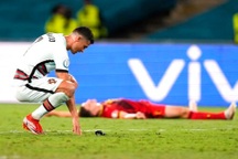 Nỗi đau cùng cực của C.Ronaldo khi Bồ Đào Nha bị loại ở Euro 2020