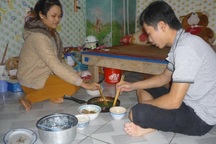 Mẹ ơi, xuân này con vắng nhà!