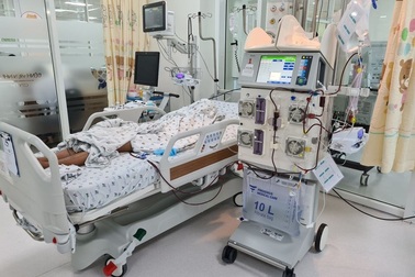 Cứu sống bé gái uống thuốc diệt cỏ tự tử do "cãi nhau" với mẹ