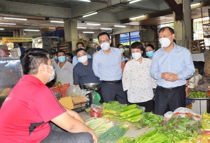 TP.HCM cho mở lại điểm bán lương thực, thực phẩm tại các chợ truyền thống - Ảnh 1.