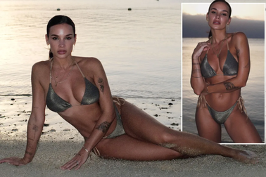 Con gái cựu sao Ngoại hạng Anh mặc đồ táo bạo, khiến chồng cũ “chết đứng”