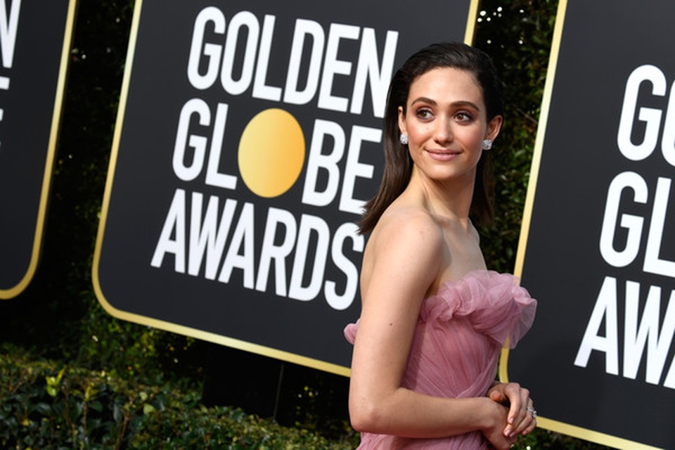 Emmy Rossum phải đeo ngực giả khi quay phim mới - 9 Emmy Rossum phải đeo ngực giả khi quay phim mới - 9