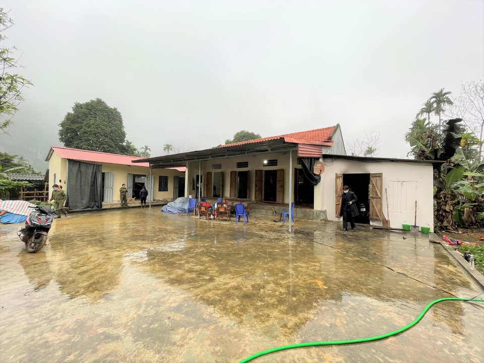 Nghi án con dâu đổ thuốc diệt cỏ xuống giếng, phóng hỏa đốt nhà chồng - 1 Nghi án con dâu đổ thuốc diệt cỏ xuống giếng, phóng hỏa đốt nhà chồng - 1