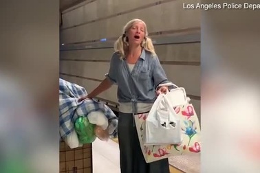 Đoạn clip lan truyền trên mạng giúp cô Emily Zamourka được biết tới