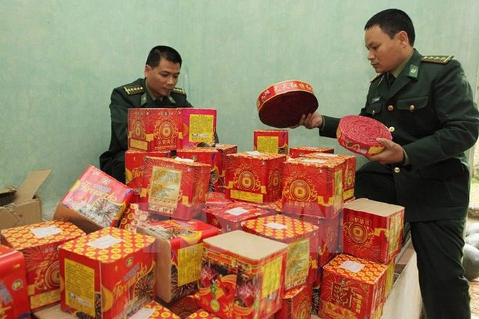 Ngay sau Tết, tình trạng buôn bán pháo gia tăng phức tạp - 1 Ngay sau Tết, tình trạng buôn bán pháo gia tăng phức tạp - 1