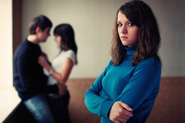 Đề phòng chồng ngoại tình qua 5 tình huống nhạy cảm